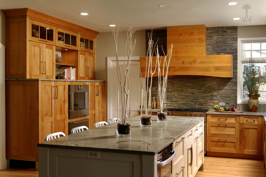 Сосновая кухня в кухне