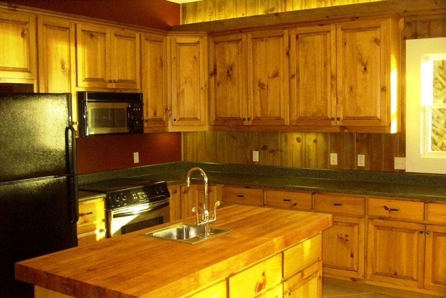 Рабочий стол для кухни сосна