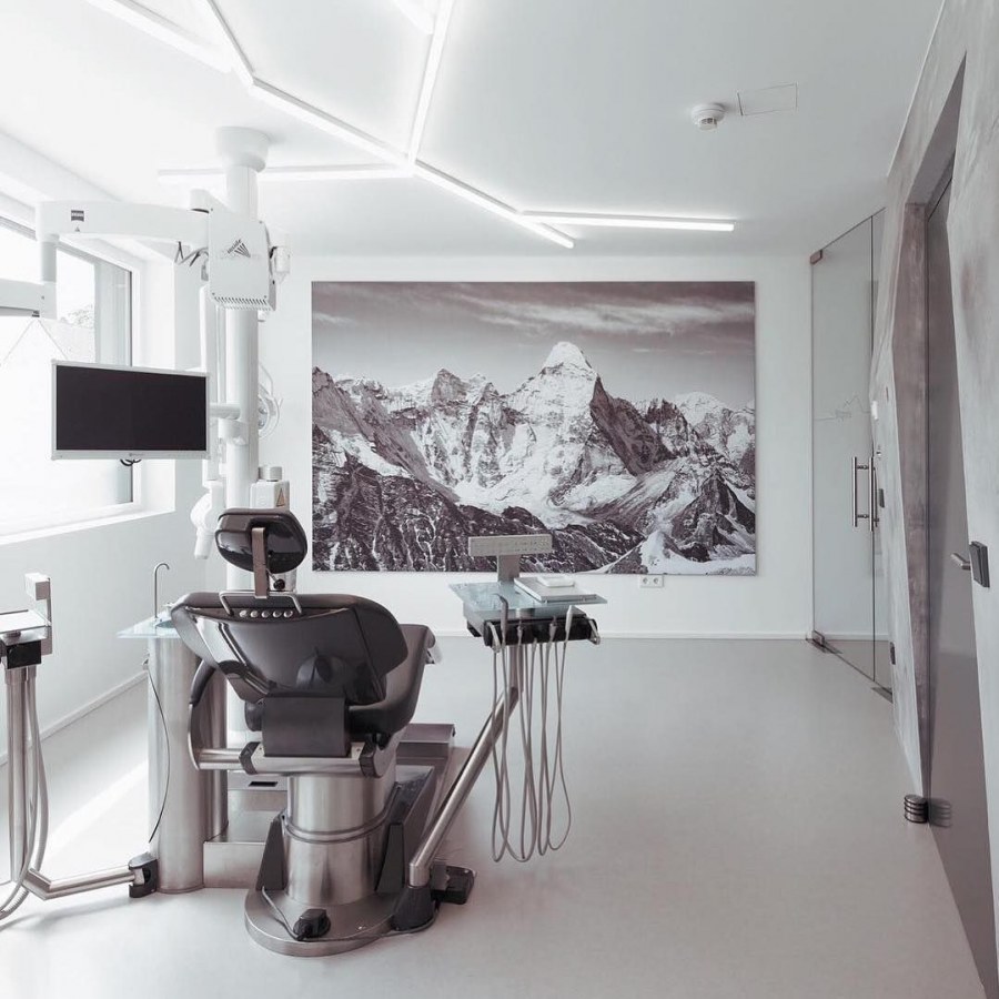 Стоматология кабинет у окна