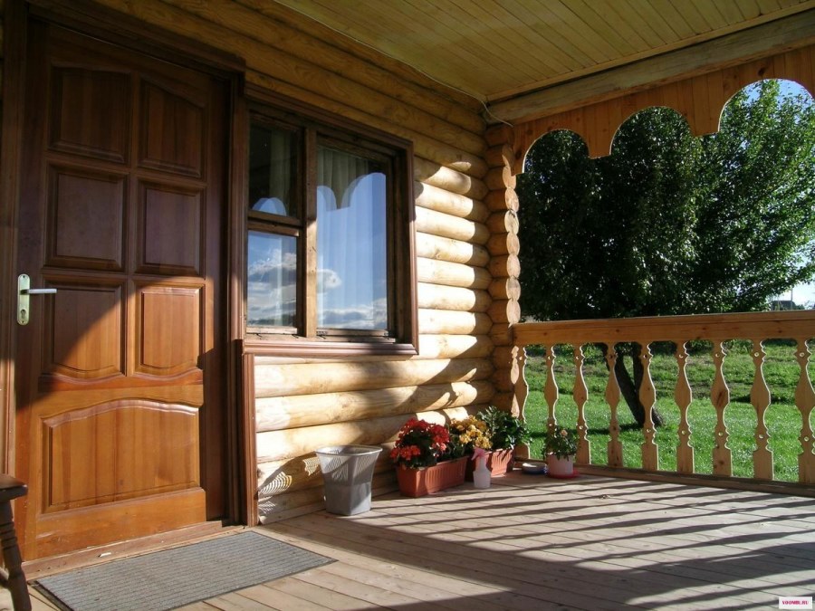 Деревенский дом снаружи