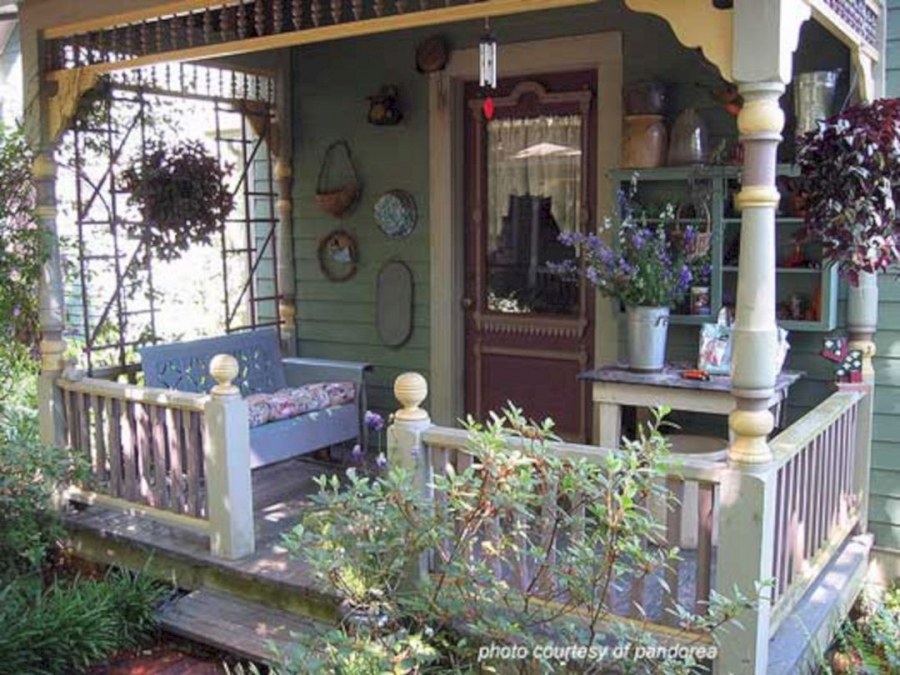 Крыльцо в загородном доме