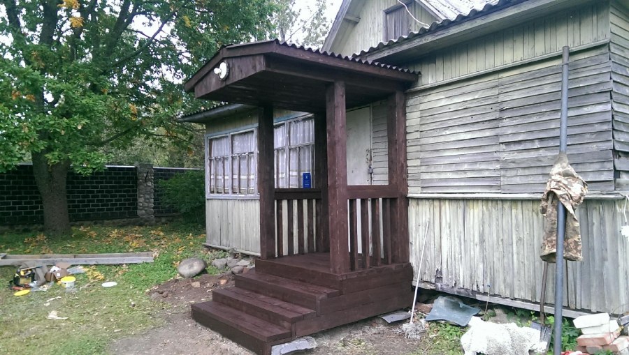 Крыльцо старого дома