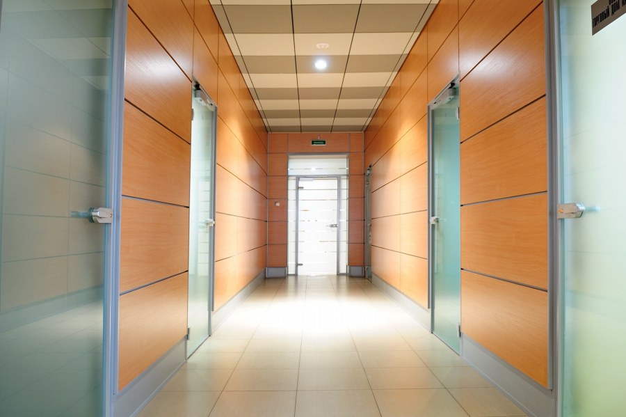 Отделка стен в коттедже варианты