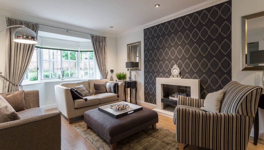 Гостиная с комбинированными обоями