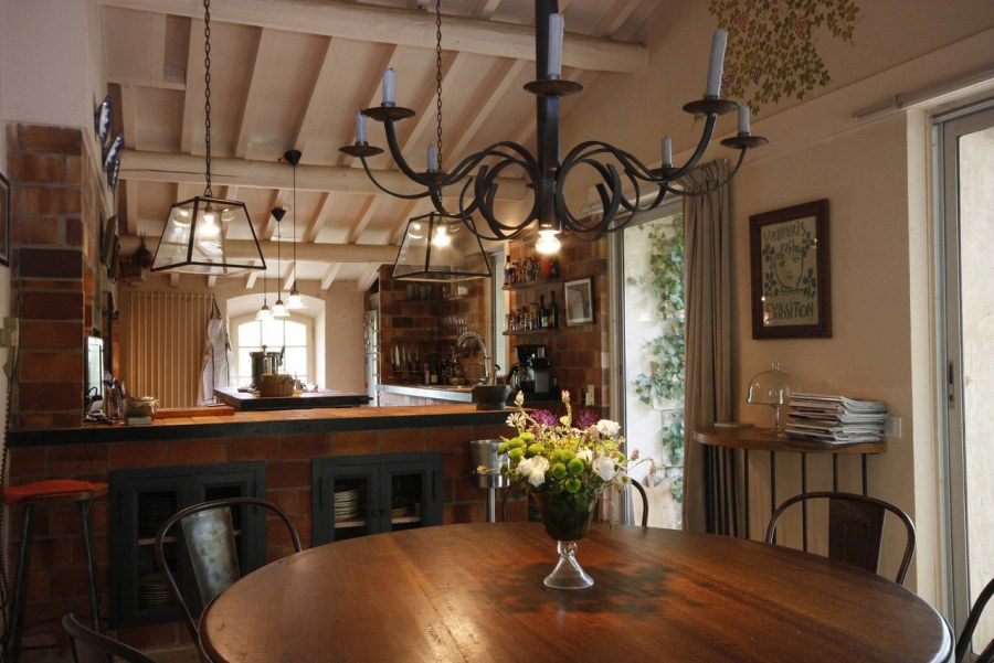 Люстры в стиле Кантри в деревянный дом