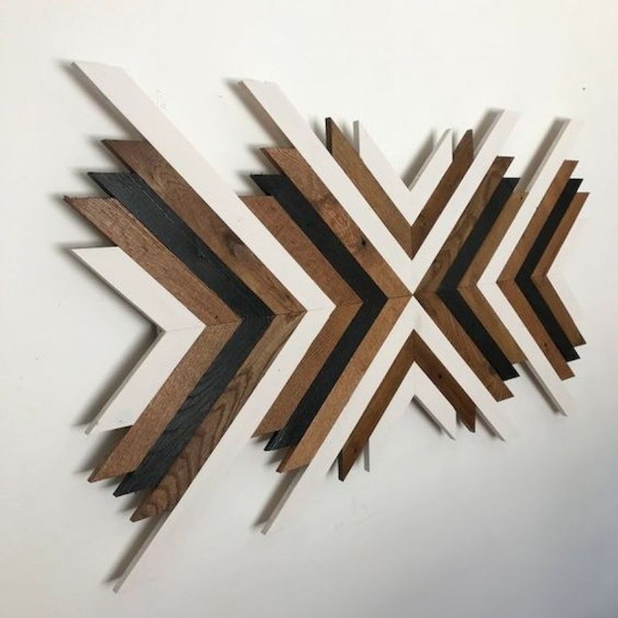 Настенное панно из деревянных реек