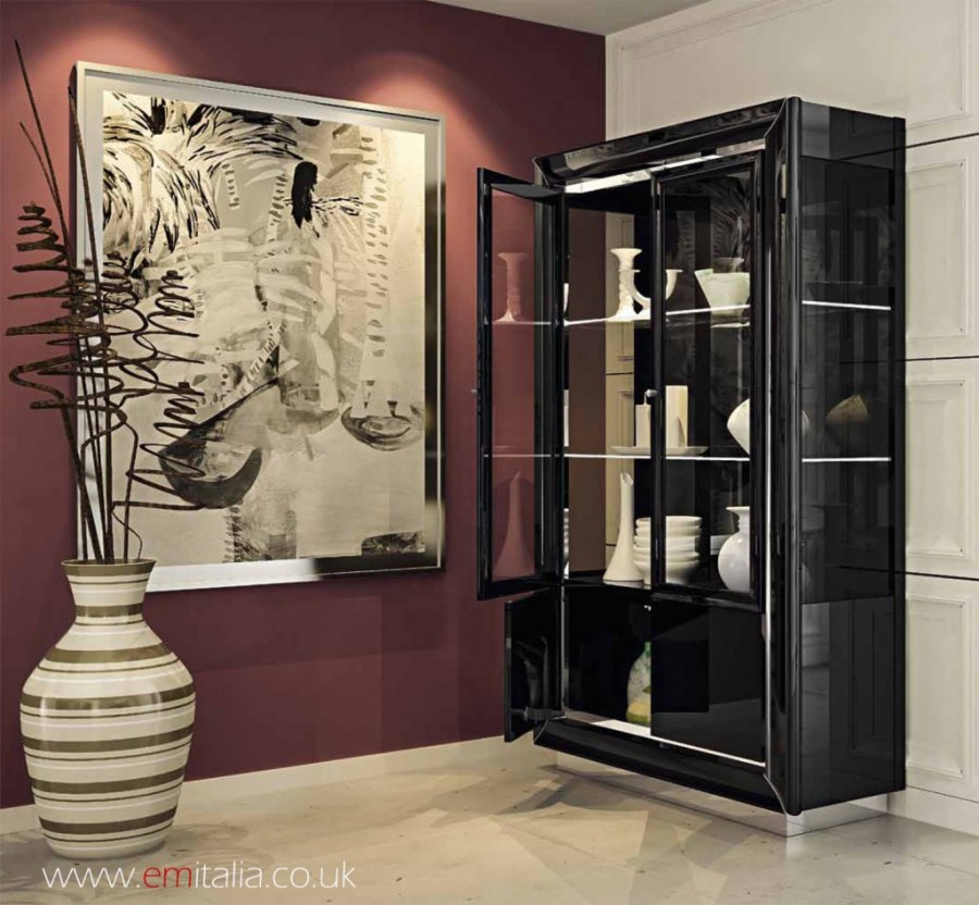 Современная витрина для посуды