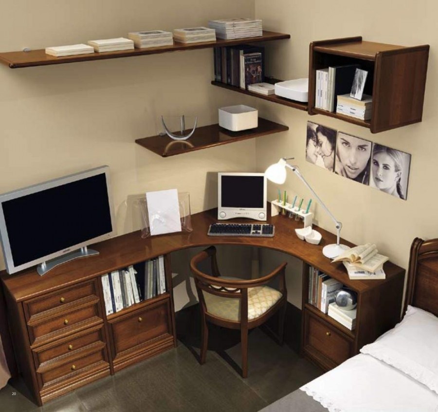 Компьютерный стол в спал не