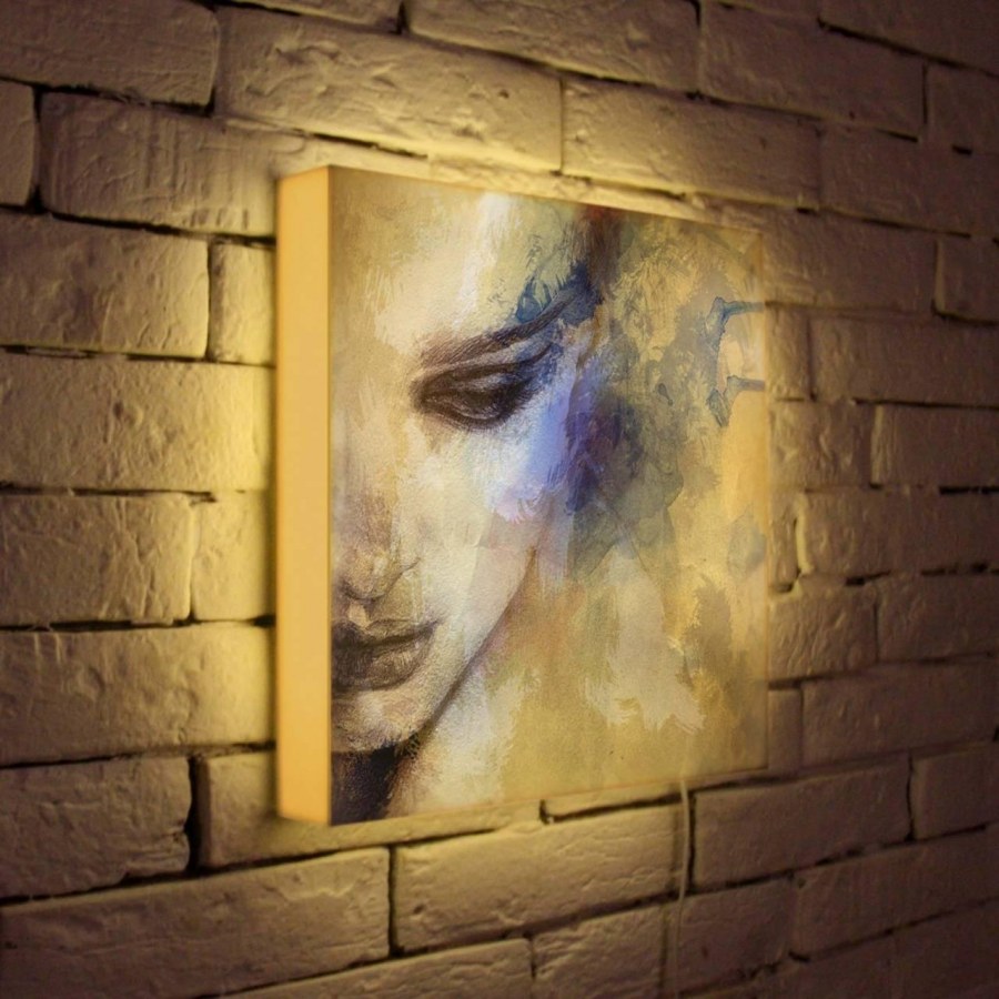 Холст на стене