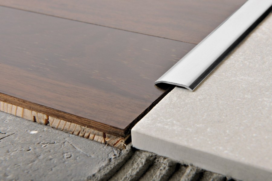 Порог т - 20 мм, из шлифованной нержавеющей стали