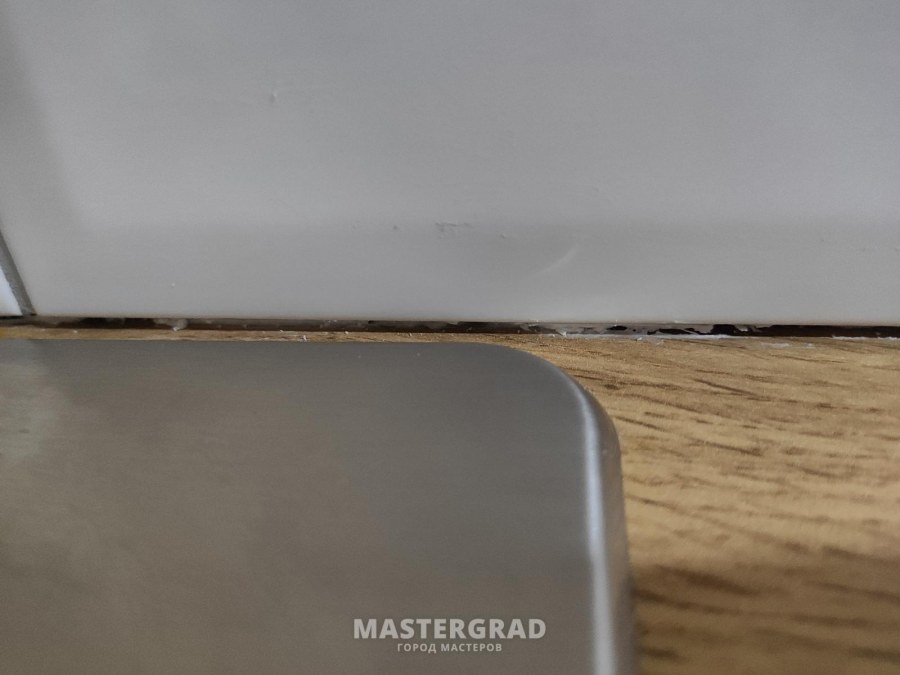 Стык фартука и столешницы через герметик