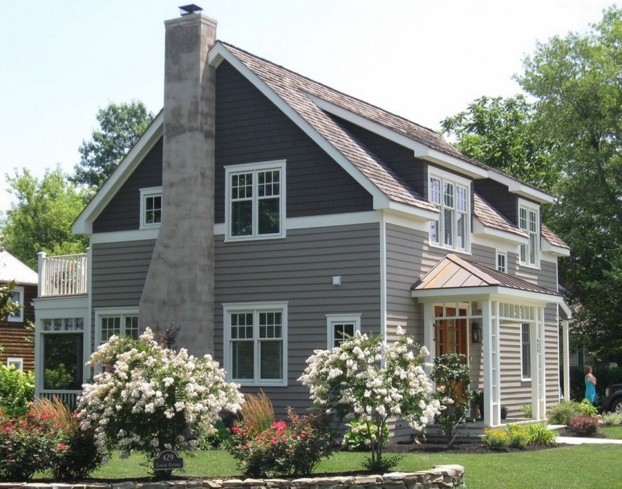 Дом из серого сайдинга