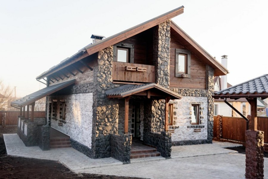 Баварский Шале камень и дерево