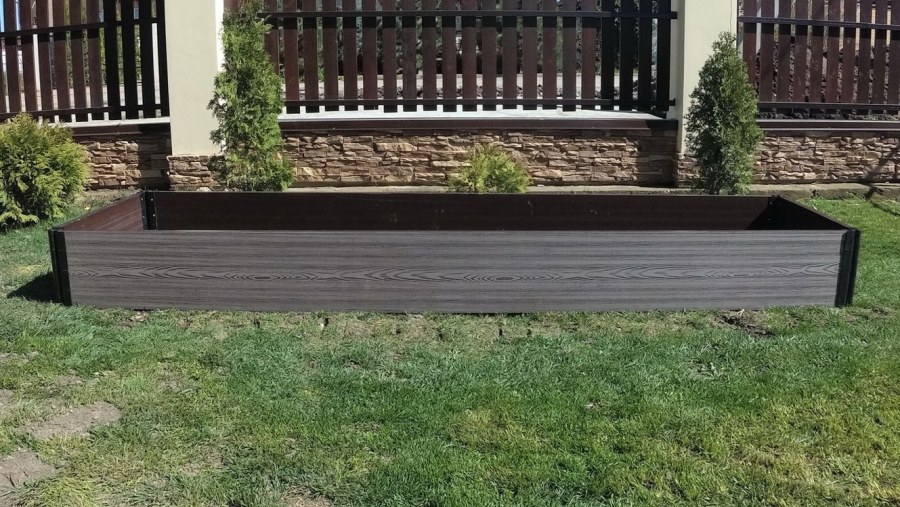 Грядка ДПК Holzhof