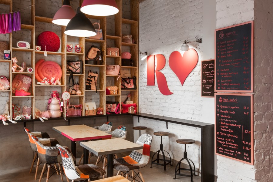 Декор стен в кондитерской