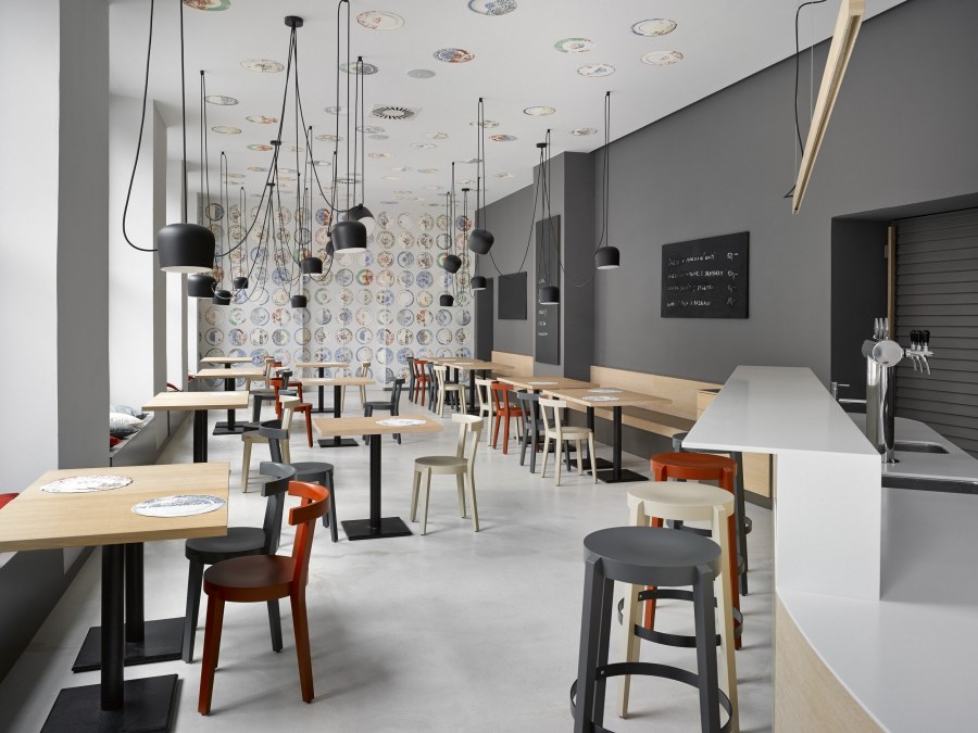 Интерьер кафе в стиле функционализм