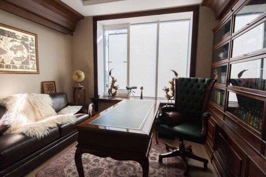 Интерьер Неоклассика в коричневых тонах