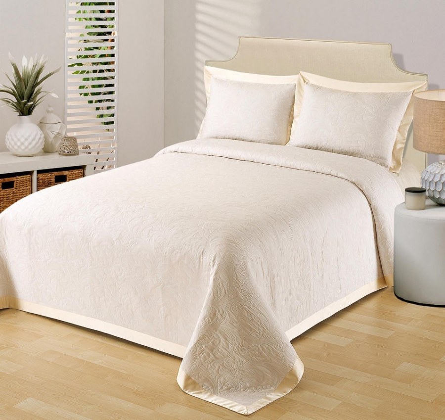 Комплект с покрывалом Sofi de Marko Ирсон 240х260 см