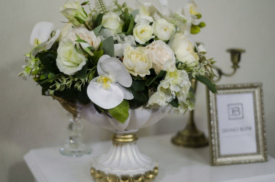 Композиция в вазе из пионов