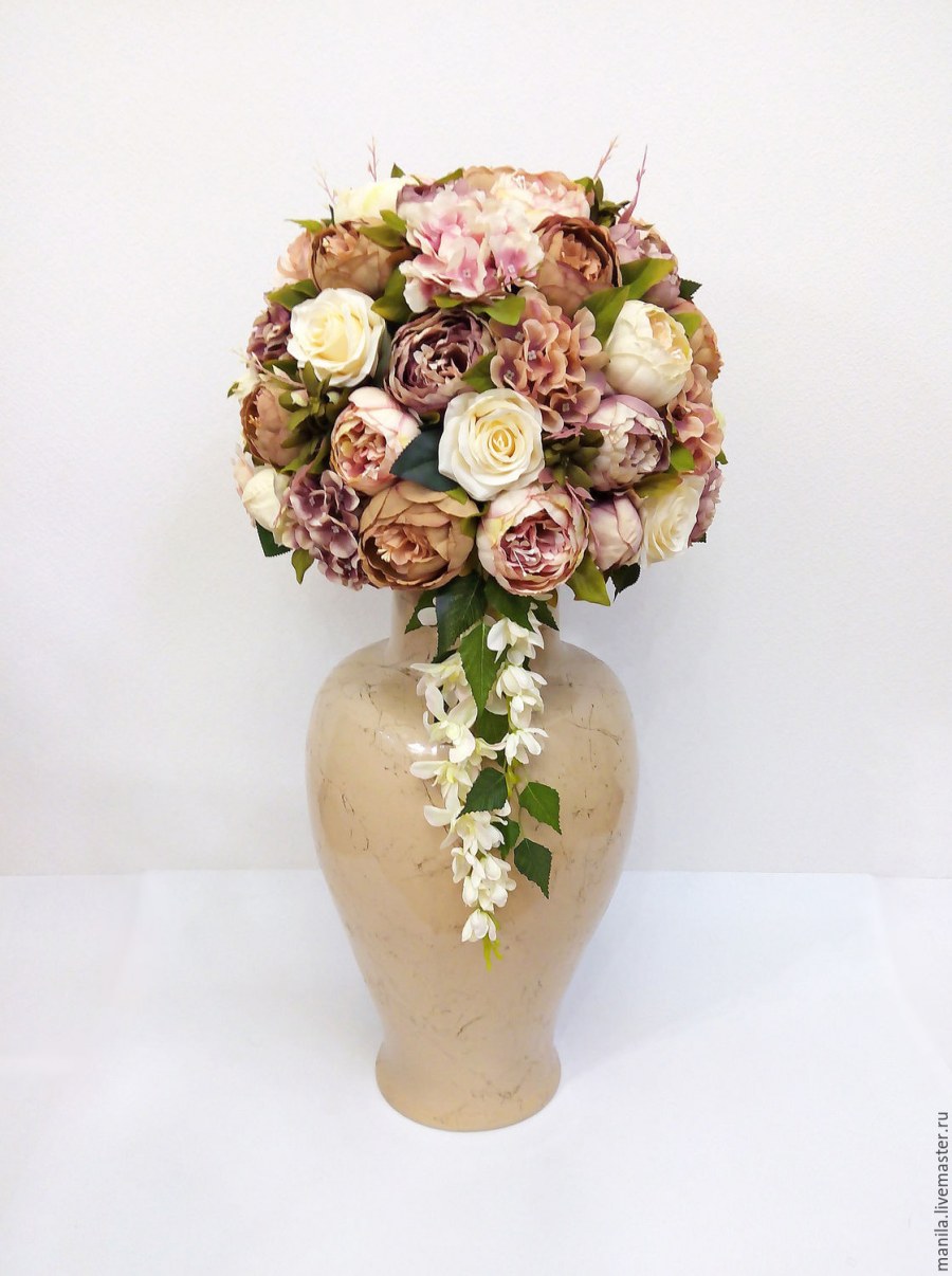 Овальная композиция из цветов