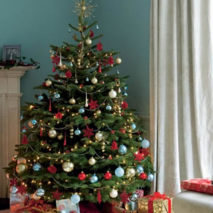 Новогодняя елка с лентами