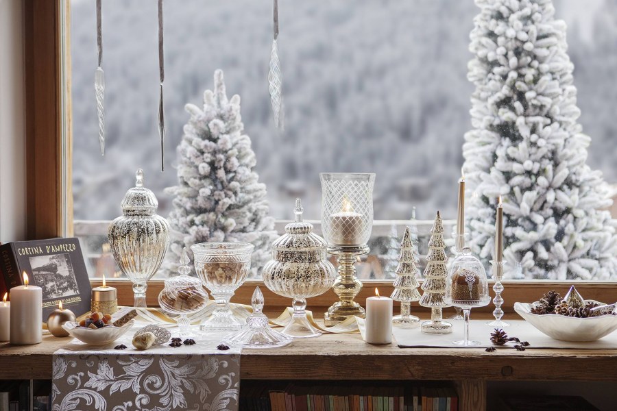 Спальня с видом на зимний лес