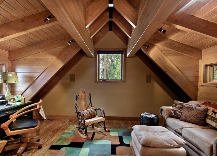 Интерьер деревянной мансарды