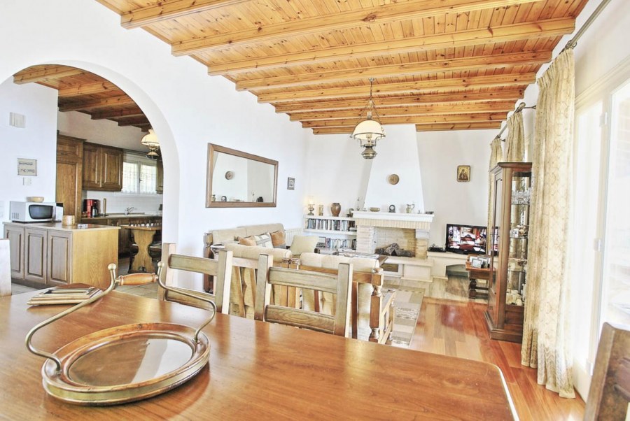 Дом в греческом стиле