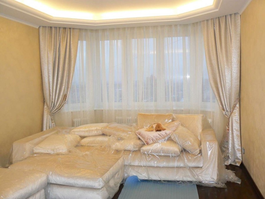 Шторы на эркерное окно в спальню