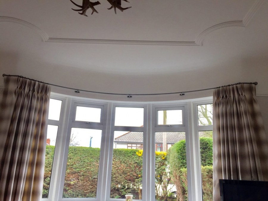 Карнизы для штор в эркер