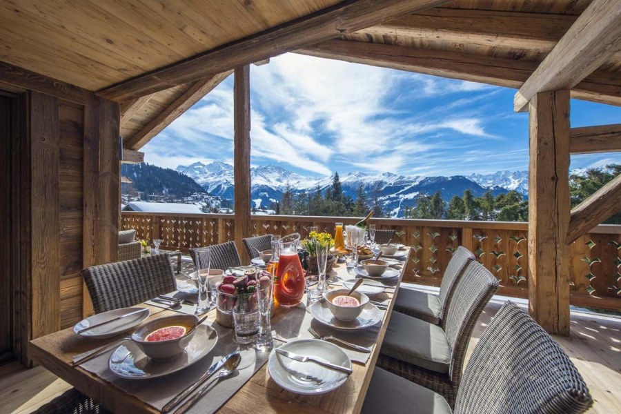 Шале в Швейцарии с видом на Альпы