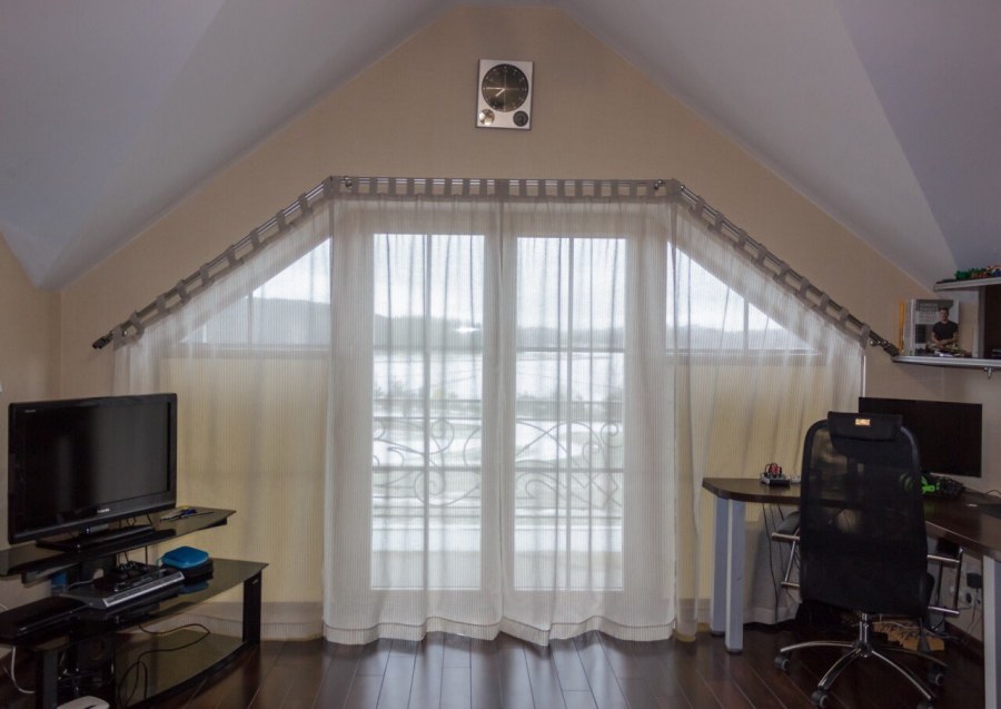 Скошенные окна