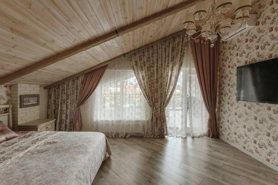 Шторы на мансарде