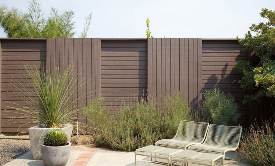 Стильный деревянный забор