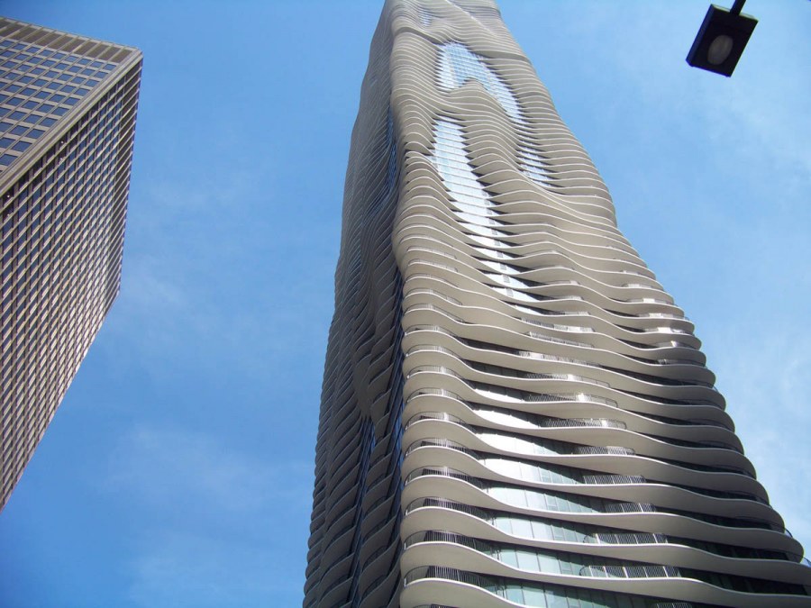 Небоскреб Аква Тауэр