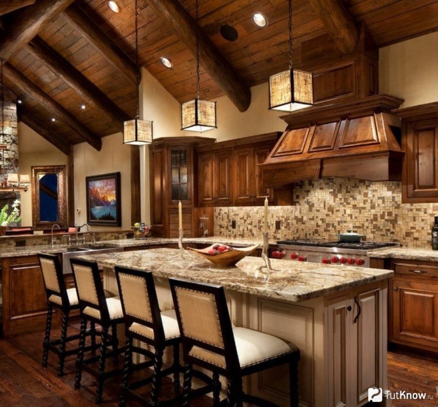 Деревянная кухня в интерьере
