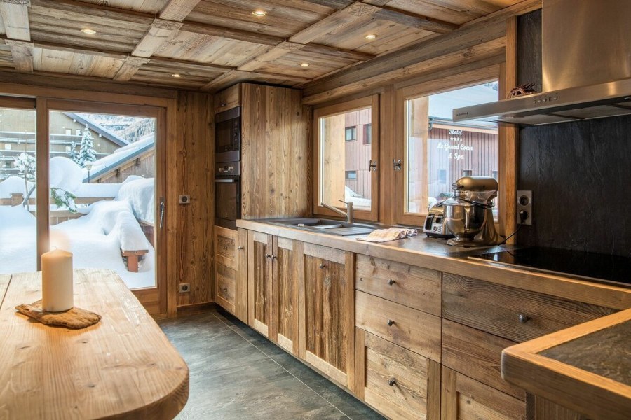 Интерьер кухни в стиле Шале