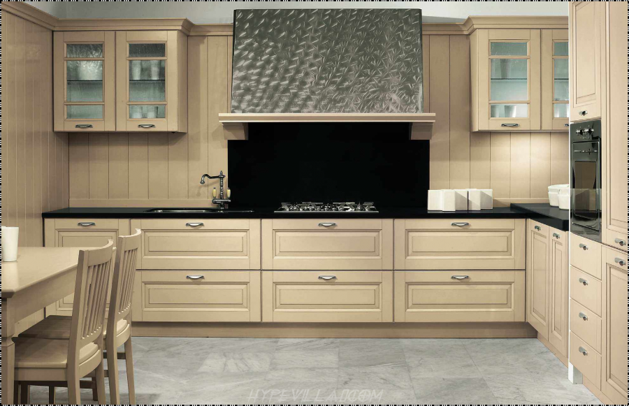 Бежевая кухня с классическими фасадами