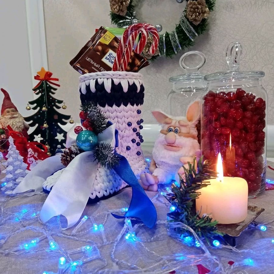 Новогодний сапожок из трикотажной пряжи