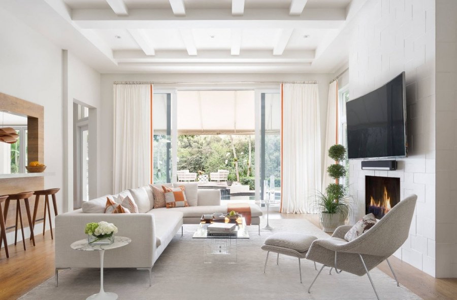 Современный светлый интерьер