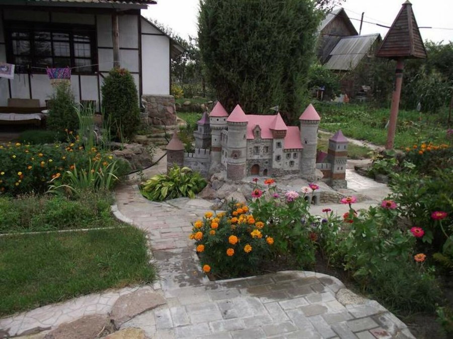 Декоративные замки для сада