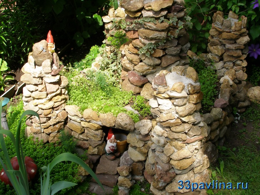 Альпийская горка в виде замка