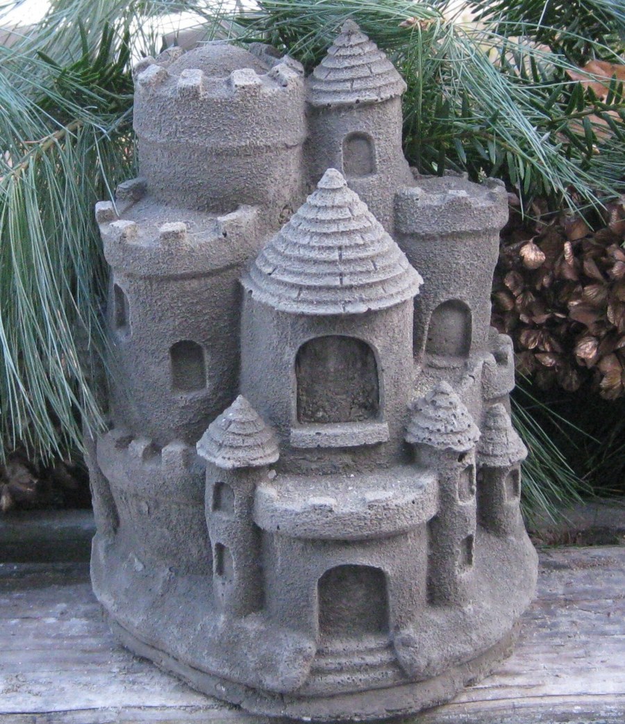 Замки из цемента для сада