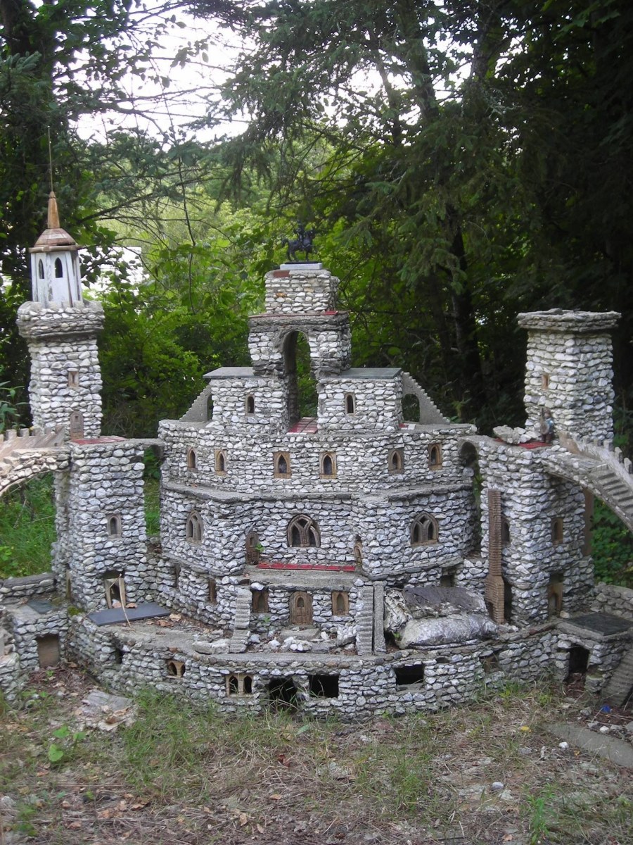 Декоративные замки для сада