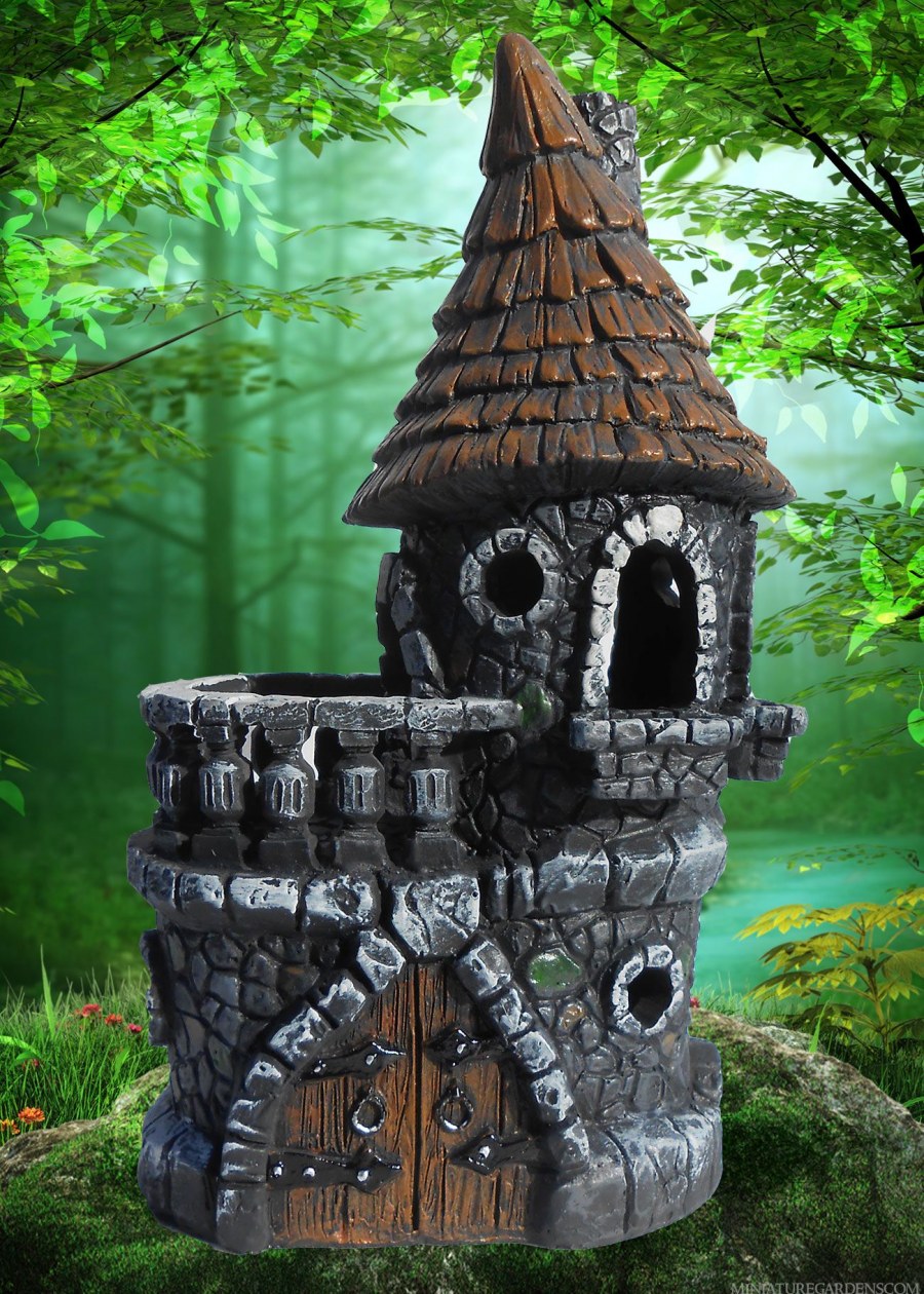 Домик для гномика в саду