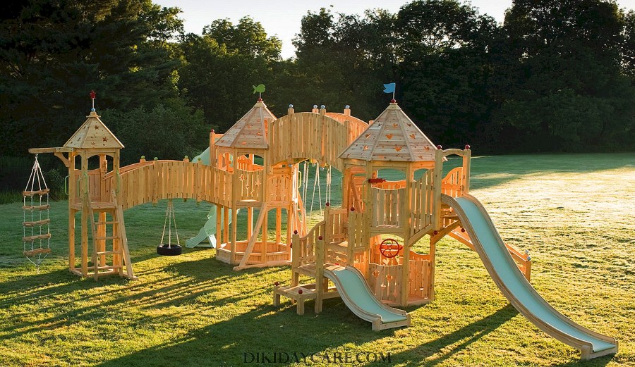Необычные детские площадки из дерева