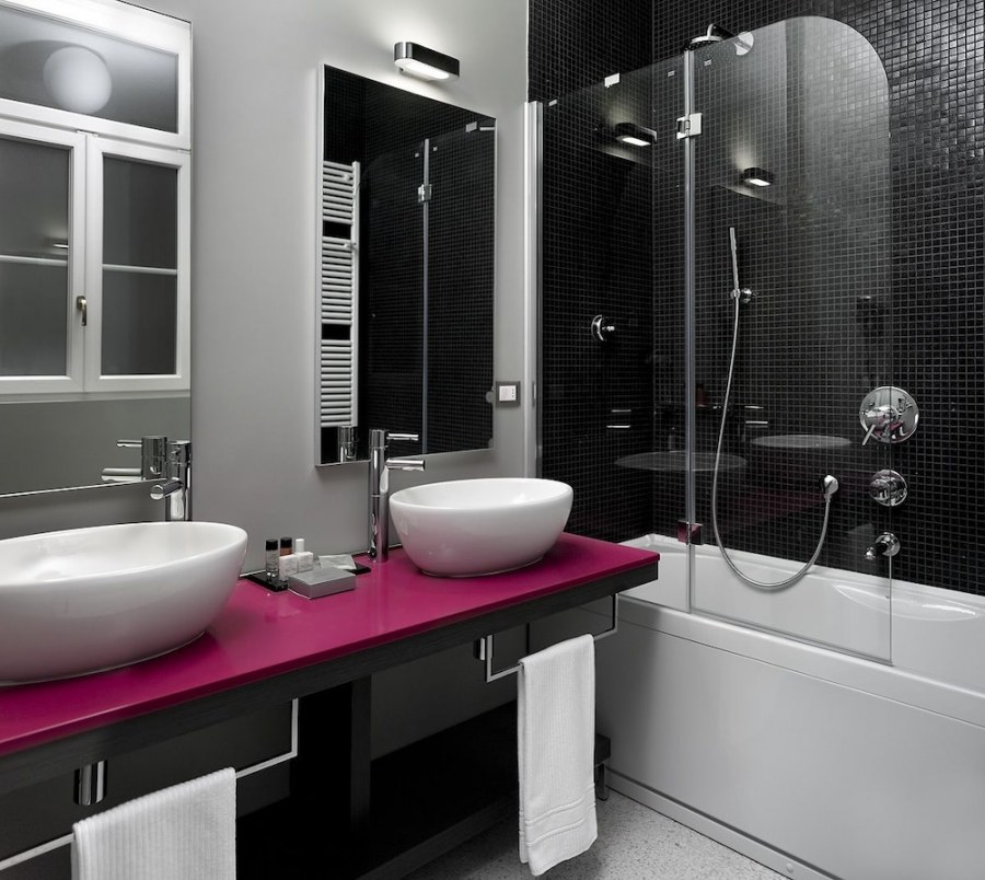 Ванная комната с угловой ванной