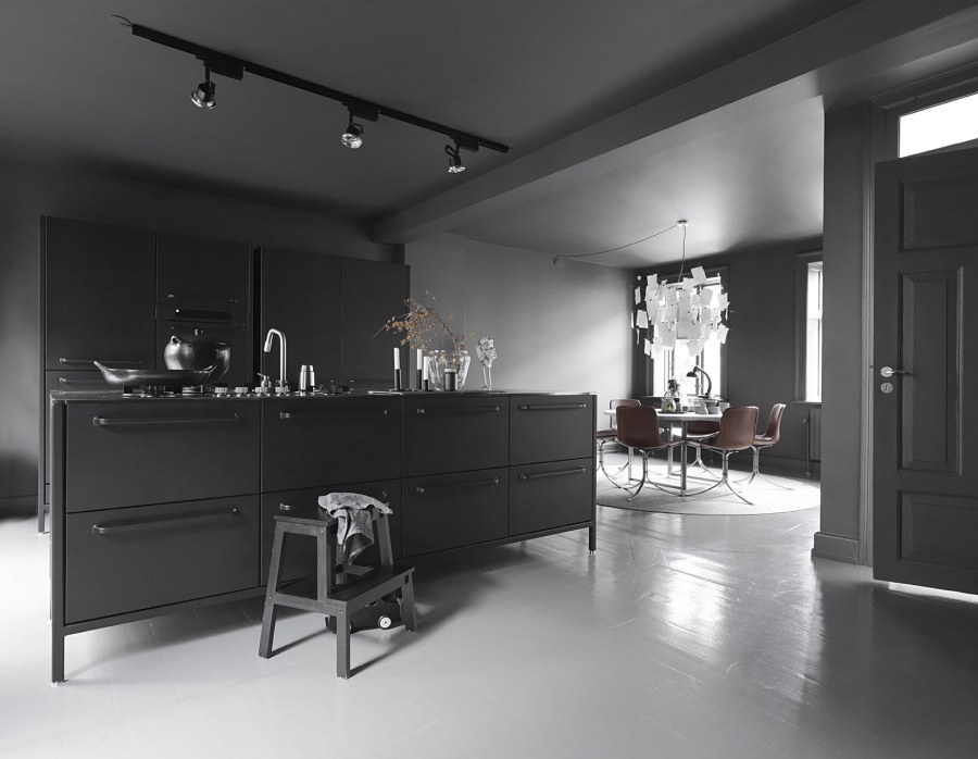 Монохромные цвета в интерьере гостиной