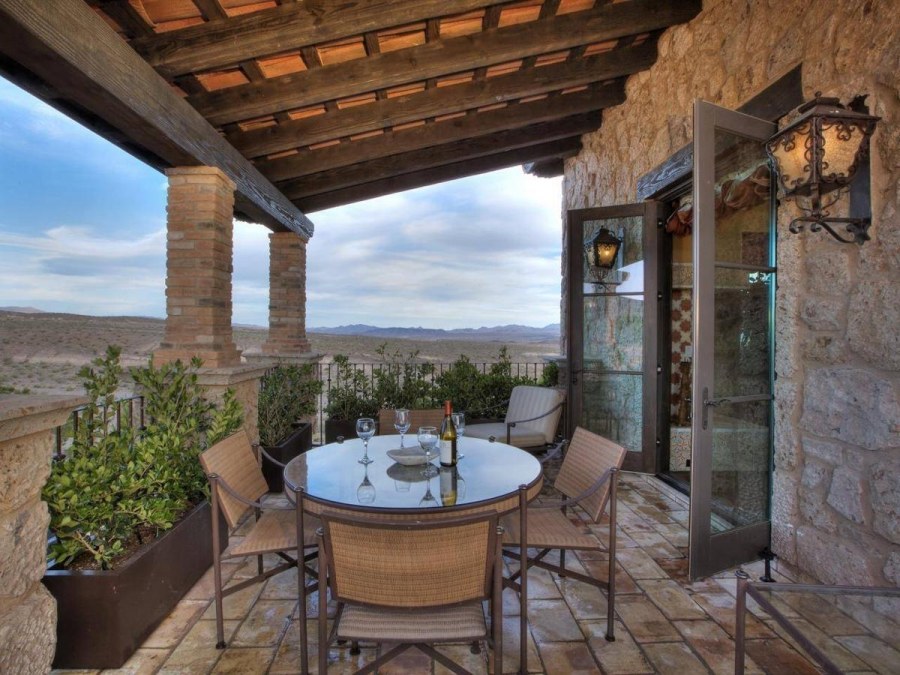 Терраса с балконом