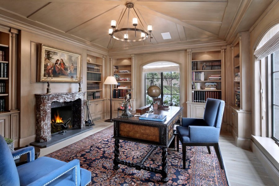 Гостиная с камином